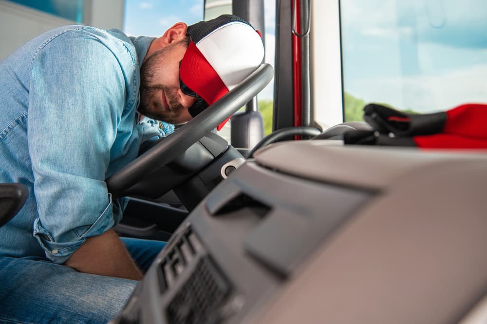 Deadly Trucker Risks Distraction And Drowsiness Deadly Trucker Risks Distraction And Drowsiness