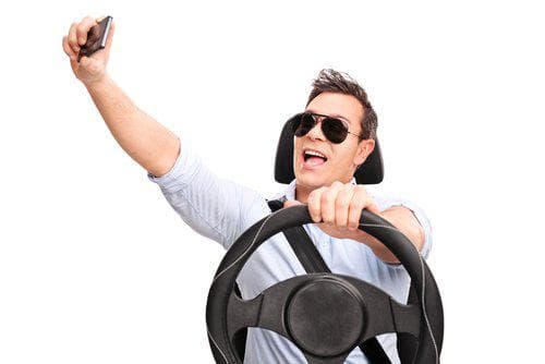 Driving Selfies Increasing Despite the Dangers Illinois personal injury lawyer, Illinois wrongful death attorney, Illinois car accident lawyer,